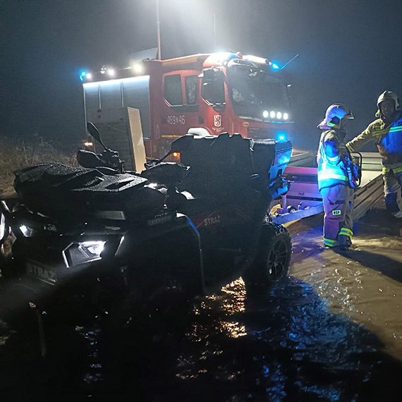 Zag�rze, stra�acy wracali dwa razy. Dzia�ania trwa�y do 1 w nocy. Zobacz film!