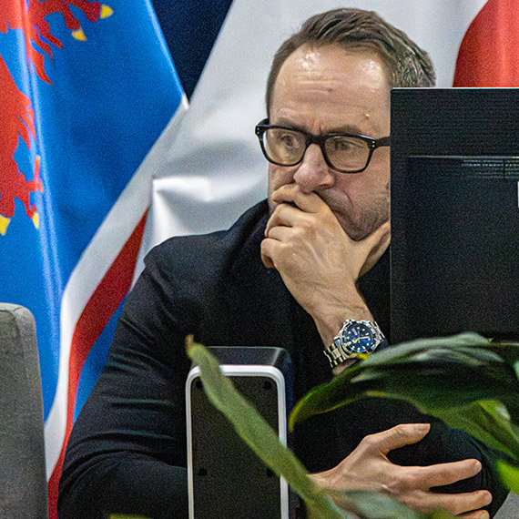 Gdy redaktor naczelny wydaje wyrok szybciej ni� S�d Apelacyjny. Sprawa publikacji Jaros�awa Jaza z GS24