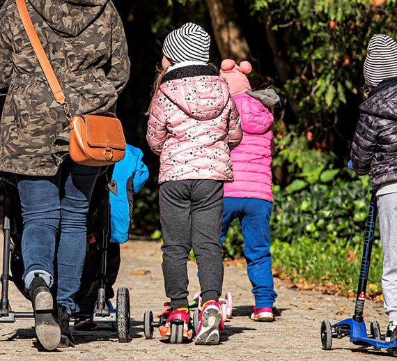 Obcokrajowcy dostaj� coraz mniej �wiadcze� z puli 800 plus. Spadek rok do roku jest przesz�o 4-proc.