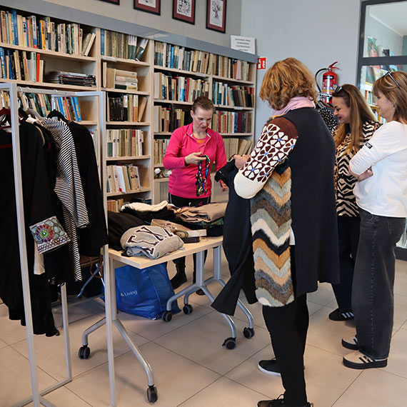 „Szafing” – czyli bezgot�wkowa wymiana odzie�y 