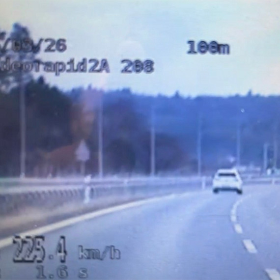 220 km/h na „krajowej tr�jce” – skrajna nieodpowiedzialno�� kierowcy