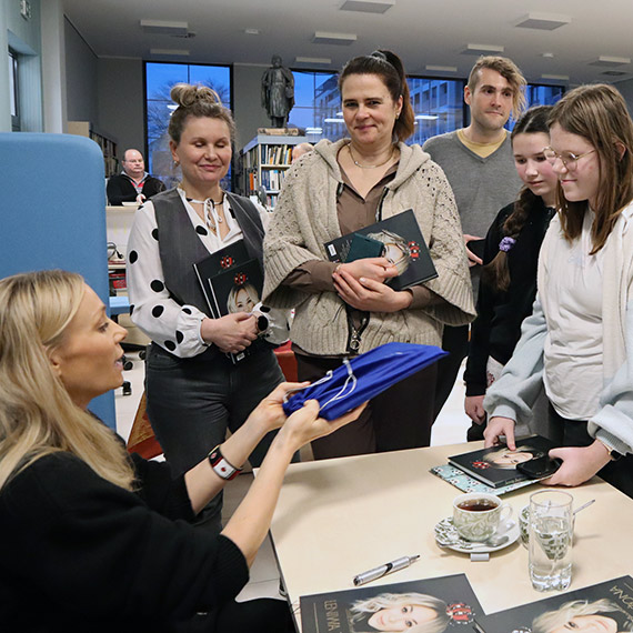 Aktor musi być motylkiem w środku i mieć słoniową skórę - czyli spotkanie z Sonią Bohosiewicz