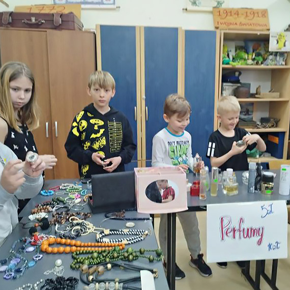 Dziwnów - uczniowie zebrali pieniądze dla chorych dzieci. Wzruszająca akcja w szkolnej kawiarence