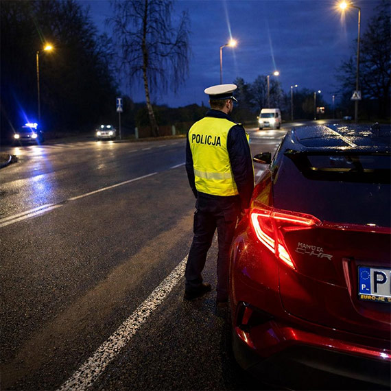 Policyjne działania w powiecie kamieńskim. Dwóch kierowców po alkoholu i zatrzymany poszukiwany