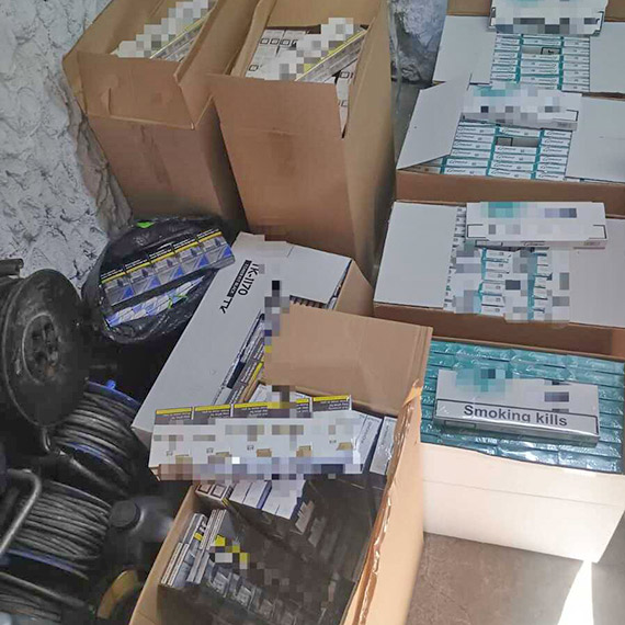 Blisko 83 000 sztuk papierosów bez polskich znaków akcyzy zabezpieczyli policjanci z Zespołu dw. z Korupcją i Przestępczością Gospodarczą Komendy Powiatowej Policji w Białogardzie