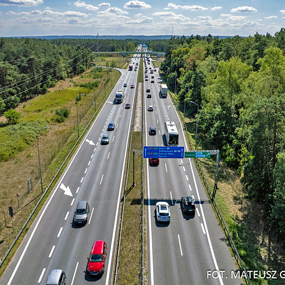 Ruch ro�nie, korki latem wracaj�. Nowe dane z zachodniopomorskich dr�g