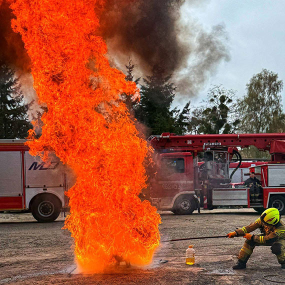 �wiczenia stra�ackie w Urz�dzie Gminy Wolin. By�o zadymienie, ewakuacja i dzia�ania na dachu