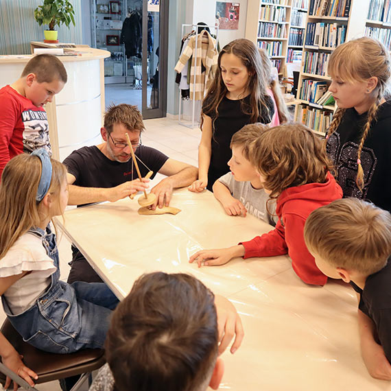 Nocna w�dr�wka przez ksi��ki w mi�dzyzdrojskiej bibliotece