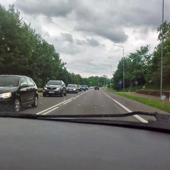 Tury�ci ruszyli nad morze. Na drogach w kierunku miast nadmorskich tworz� si� sznury aut