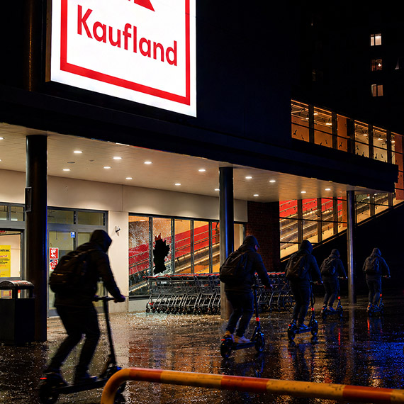 Gang na elektrycznych hulajnogach. Jubiler stracił towar wart fortunę