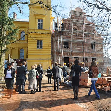 Stuchowo: Po�udniowe skrzyd�o pa�acu doczeka�o si� modernizacji. Zobacz film!