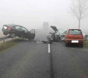 Zderzenie czterech pojazdów. Dwie osoby ranne