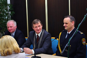 Na XXII Sesji Rady Miejskiej... wyr�nienia oraz powitanie nowych komendant�w