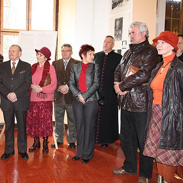 Kamie� Pomorski: Wystawa pn. Bia�a R�a