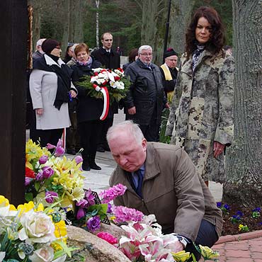 Uroczysto�� upami�tnienia 72. rocznicy zbrodni katy�skiej i 2. rocznicy katastrofy lotniczej