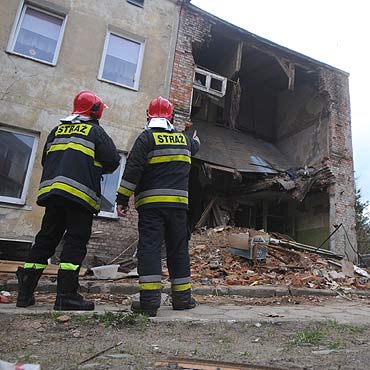 Kamień Pom.: Skandaliczna rozbiórka. Cegły mogą spaść przechodniom na głowę
