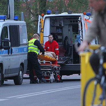 Siedzia� na parapecie i wypad� z okna. Trafi� do szpitala