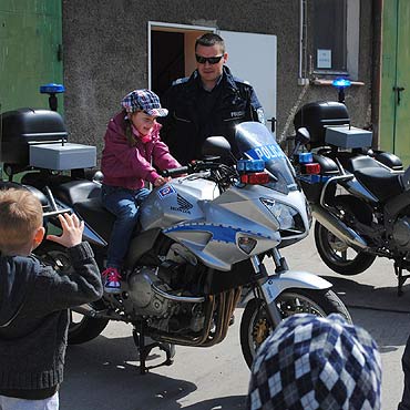 Kamie� Pomorski: Przedszkolaki z wizyt� u policjant�w