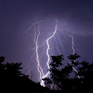 Meteorolodzy ostrzegaj� przed burzami