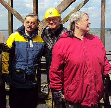 Spotkanie na mo�cie w Karninie pocz�tkiem odbudowy dawnego szlaku