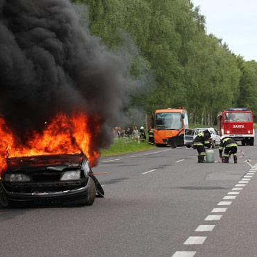 Rozbi� si� autokar z kibicami. Symulacja wypadku. Zobacz film!
