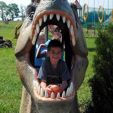 Wrzosowo: Dzieci z domu dziecka w�r�d dinozaur�w