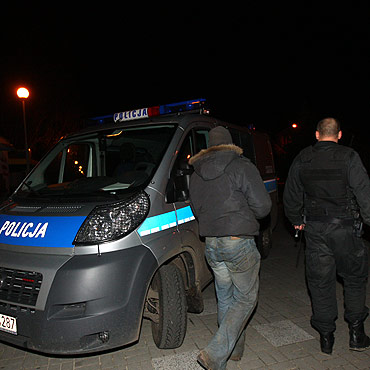 Zag�odzi� psy na �mier�. Uwaga drastyczne zdj�cia!