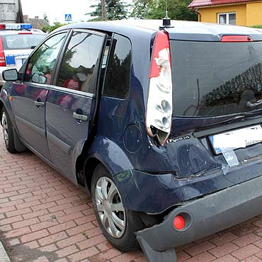 Najecha� na ty� forda. Jedna osoba ranna