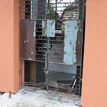 Golczewo: Przeci�li kraty w sklepie. Alarm sp�oszy� rabusi�w