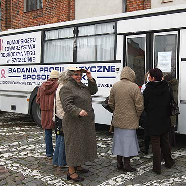 Autobus do mammografii stanął przed ratuszem