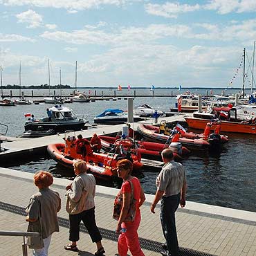 Kamie� Pomorski: Sp�d� sobotni wiecz�r w marinie