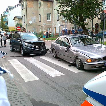 Mi�dzyzdroje: St�uczka toyoty z BMW