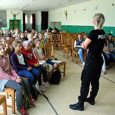 Dziwn�w: Policja uczy i bawi kolonist�w