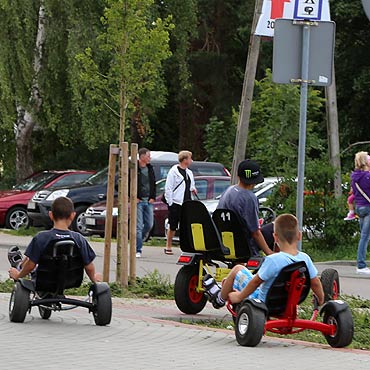 Dziwnów: Z drogi śledzie! Gokart jedzie!