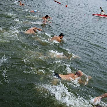 Daniel Wawrzy�ski po raz drugi zwyci�zc� Golczewskiego Triathlonu