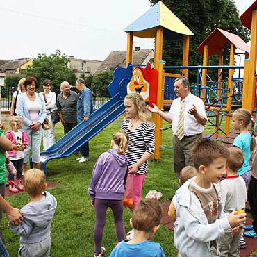 Wolin: Otwarto nowy plac zabaw