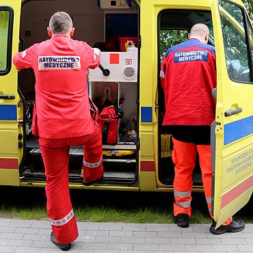 Dziwn�w: 72-latek potr�ci� matk� z ma�ym dzieckiem