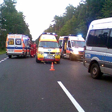 Mi�dzyzdroje: Nietrze�wy kierowca BMW doprowadzi� do wypadku. Pi�� os�b rannych