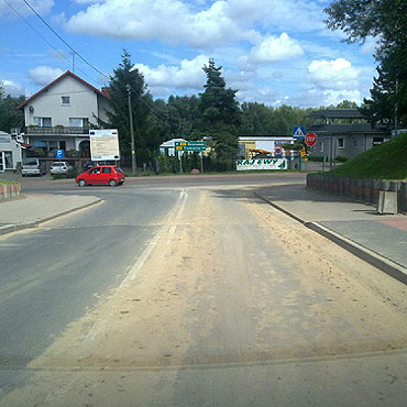 Kamie� Pomorski: Wywrotki brudz� jezdni�