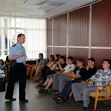 Policjanci zaanga�owani w profilaktyk� w�r�d m�odzie�y