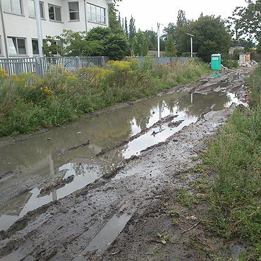 Wolin: Droga zamieni�a si� w b�otnisko