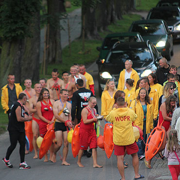 Dziwn�w: Ratownicy i ratowniczki przeszli chrzest morski