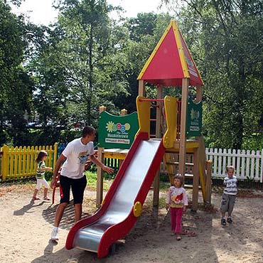 Kamieńskie place zabaw coraz piękniejsze