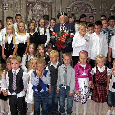 Żywa lekcja historii. Uczniowie gościli Ignacego Strycharczyka