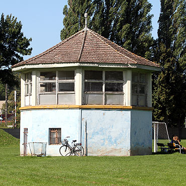 Kamie� Pomorski: Pi�karska szatnia rozpada si�!