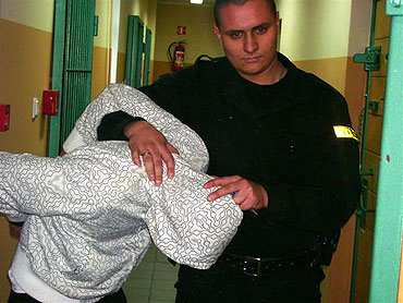 Napad z broni� na sklep monopolowy