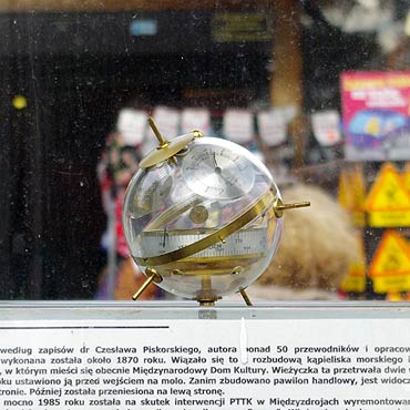 Mi�dzyzdroje: W gablocie meteorologicznej ustawiono barometr