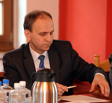 Karpi�ski: Nie wyobra�am sobie, �eby zwi�ksza� ilo�� miejsc parkingowych