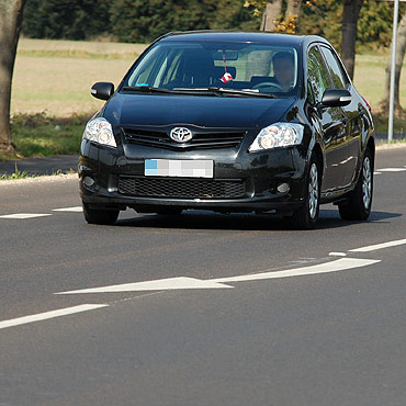 Droga Kamień Pomorski – Dziwnówek. Co oznaczają strzałki między liniami?