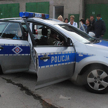 Wychowankowie Warsztat�w Terapii Zaj�ciowej odwiedzili policjant�w